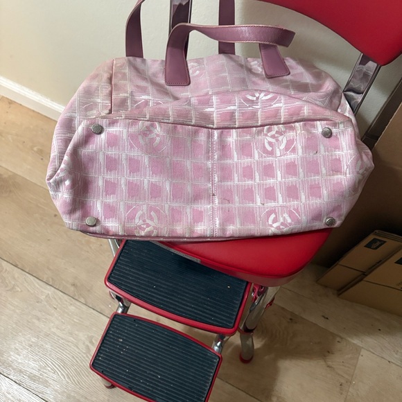 Authentic Elegant Pink  Chanel Tote Bag - Picture 7 of 11